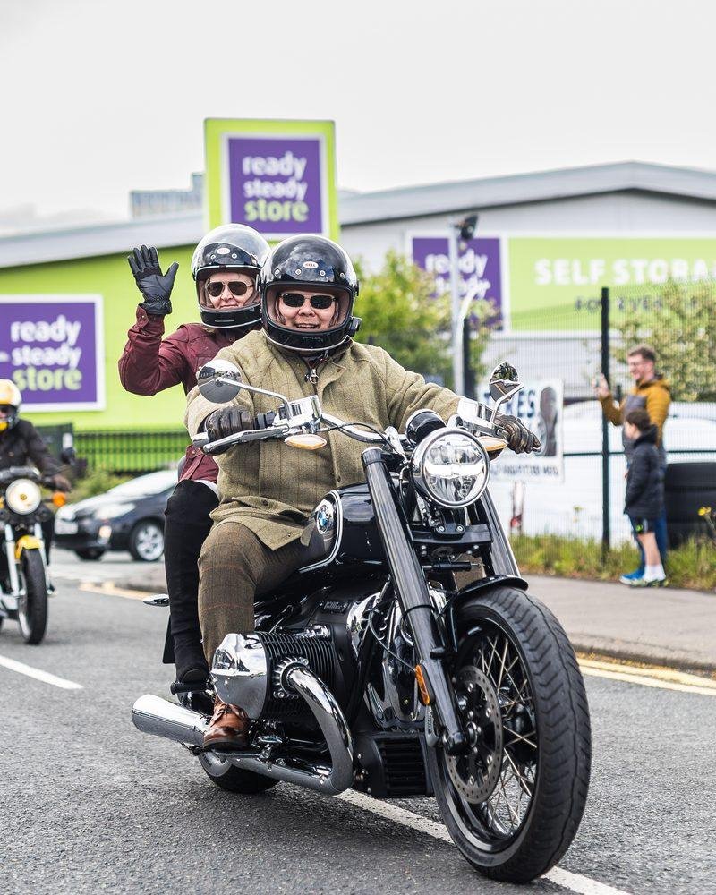 Event coverage, riders and crowd